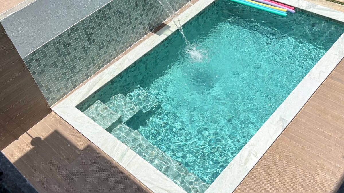 Piscina e área de lazer completa - Casa de temporada em Maragogi