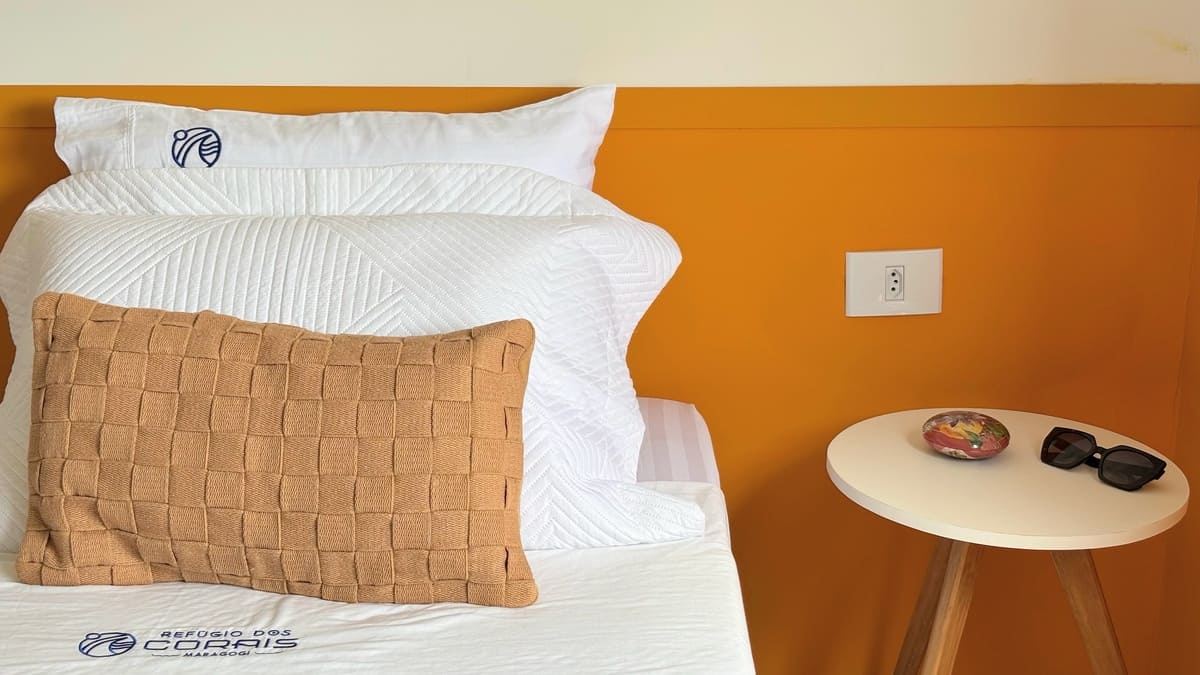 Quarto aconchegante com decoração simples - Aluguel Maragogi